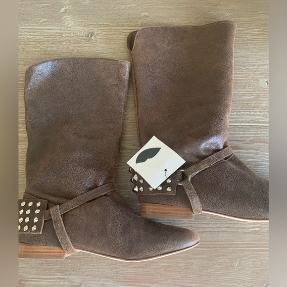 BE & D Brown Distressed Leather Boots - Picture 5 of 9